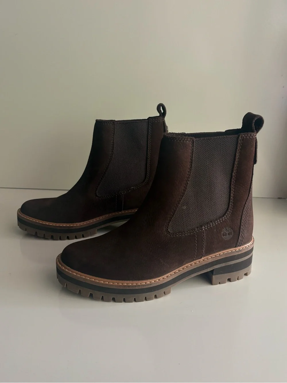 Timberland Women's Courmayeur Valley Chelsea Boot Dark Size 6
